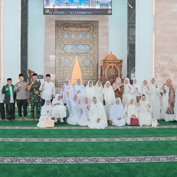 Pj Wali Kota H.Timur Tumanggor bersama Forkopimda Padangsidimpuan menghadiri acara Isra Mikraj di Masjid Agung Al-Abror.