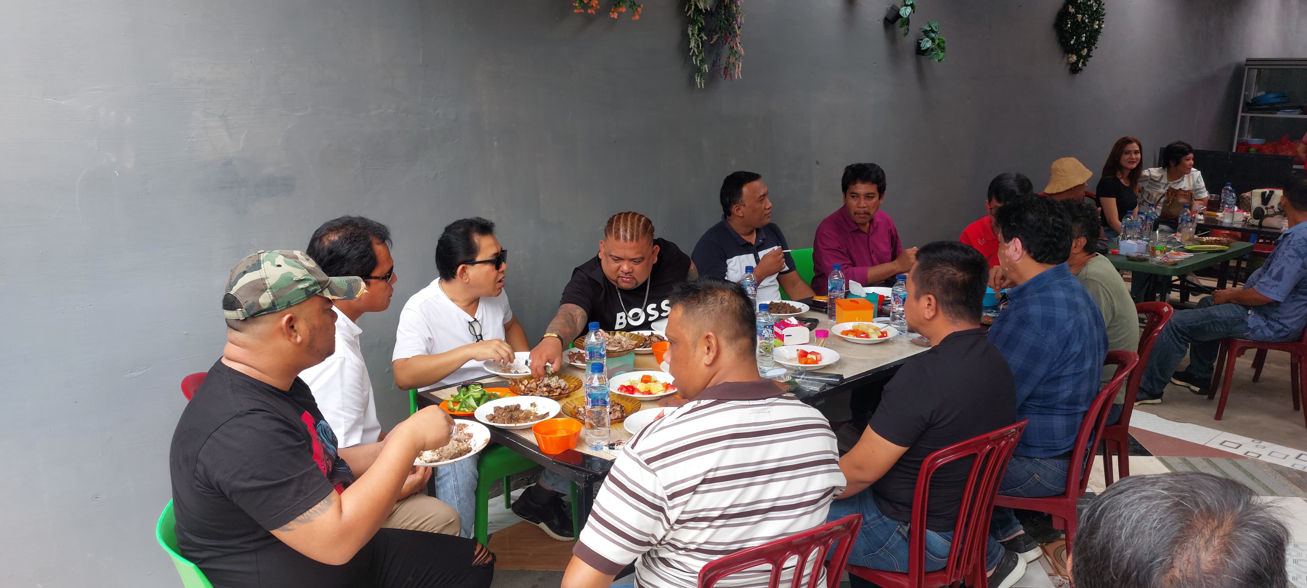 Ketua DPD Grib Jaya Sumut, Samsul Tarigan memberikan kata sambutan dalam pertemuan tokoh lintas organisasi/lembaga di Padang Bulan, Medan, Jumat (7/2/2025).