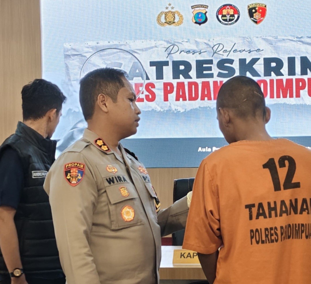 Tersangka pencuri emas milik tetangga.