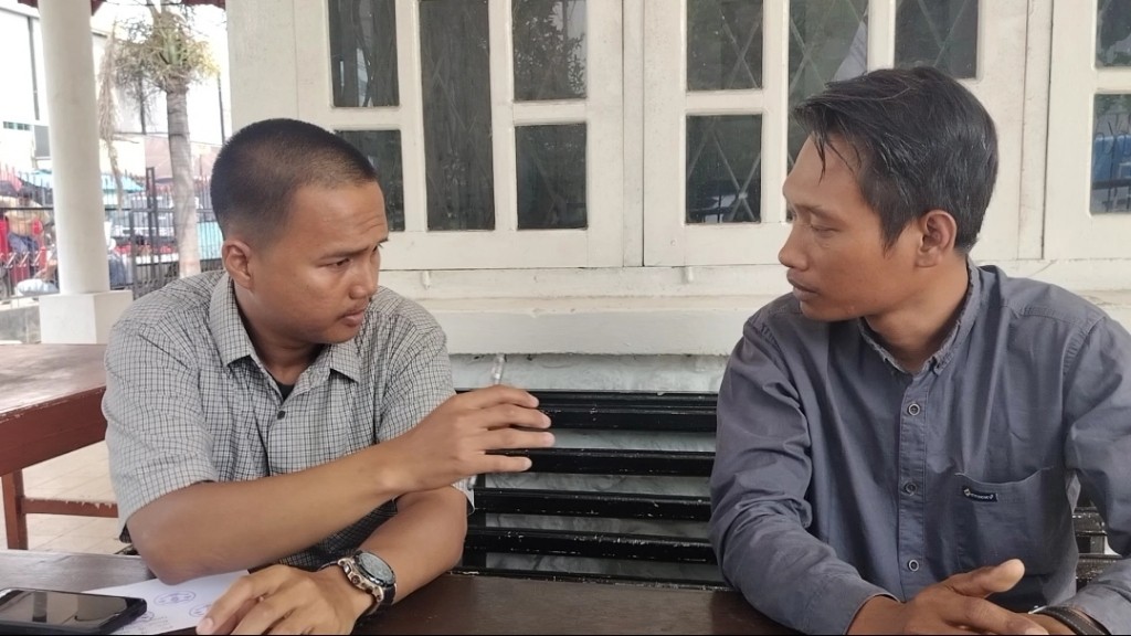 Suami korban, Rio Sinaga dan kuasa hukumnya Ary Azi.