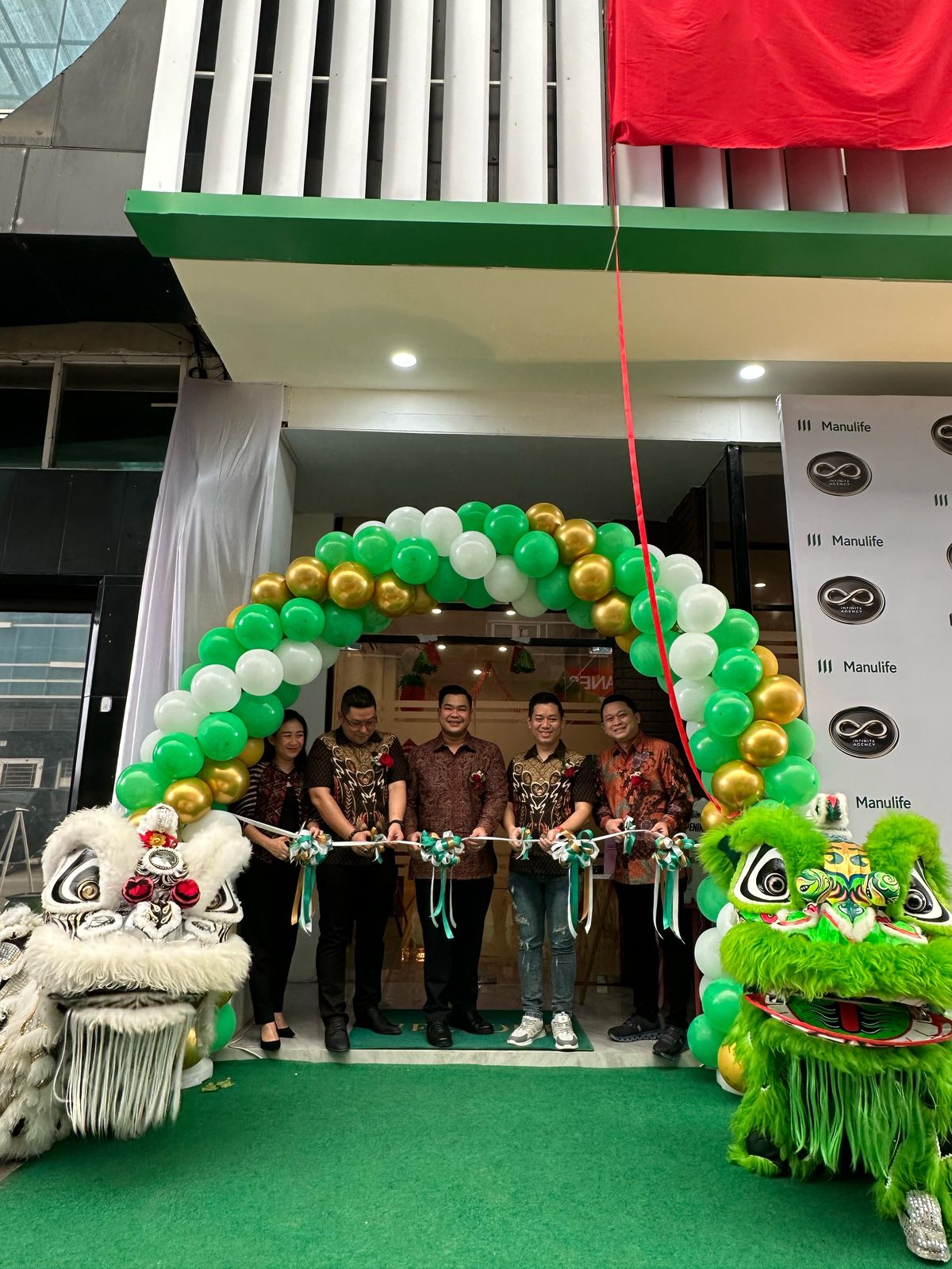 Peresmian kantor Manulife Indonesia yang berlokasi di Jl. Brigjend Katamso Komplek Centrium No. 56-57, Medan, berlangsung meriah.