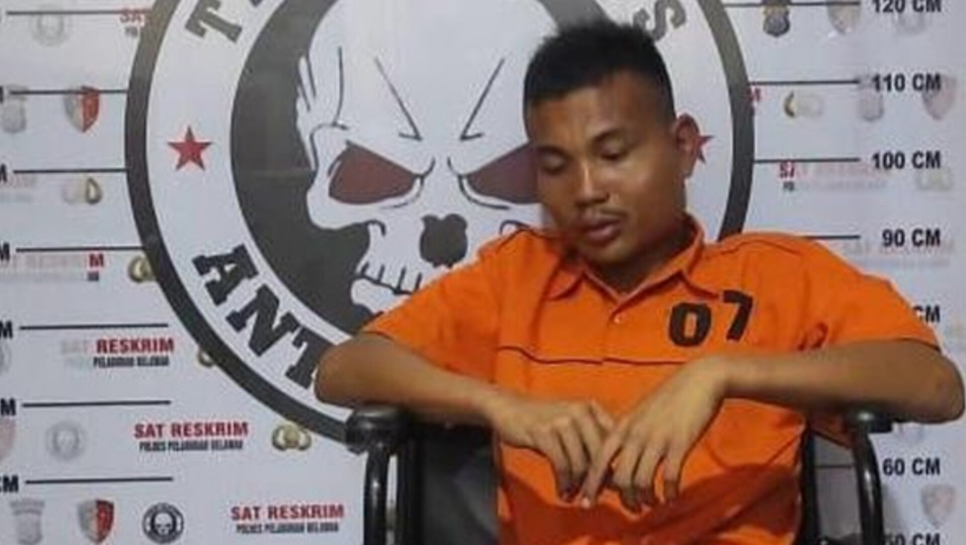 Alfian (25), seorang pedagang sate di Kota Medan, diduga membakar ayahnya.