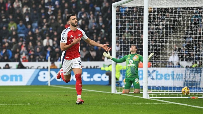Pemain Arsenal merayakan gol atas Leicester City di King Power Stadium pada pekan ke-25 Premier League 2024/2025, Sabtu (15/2/2025).