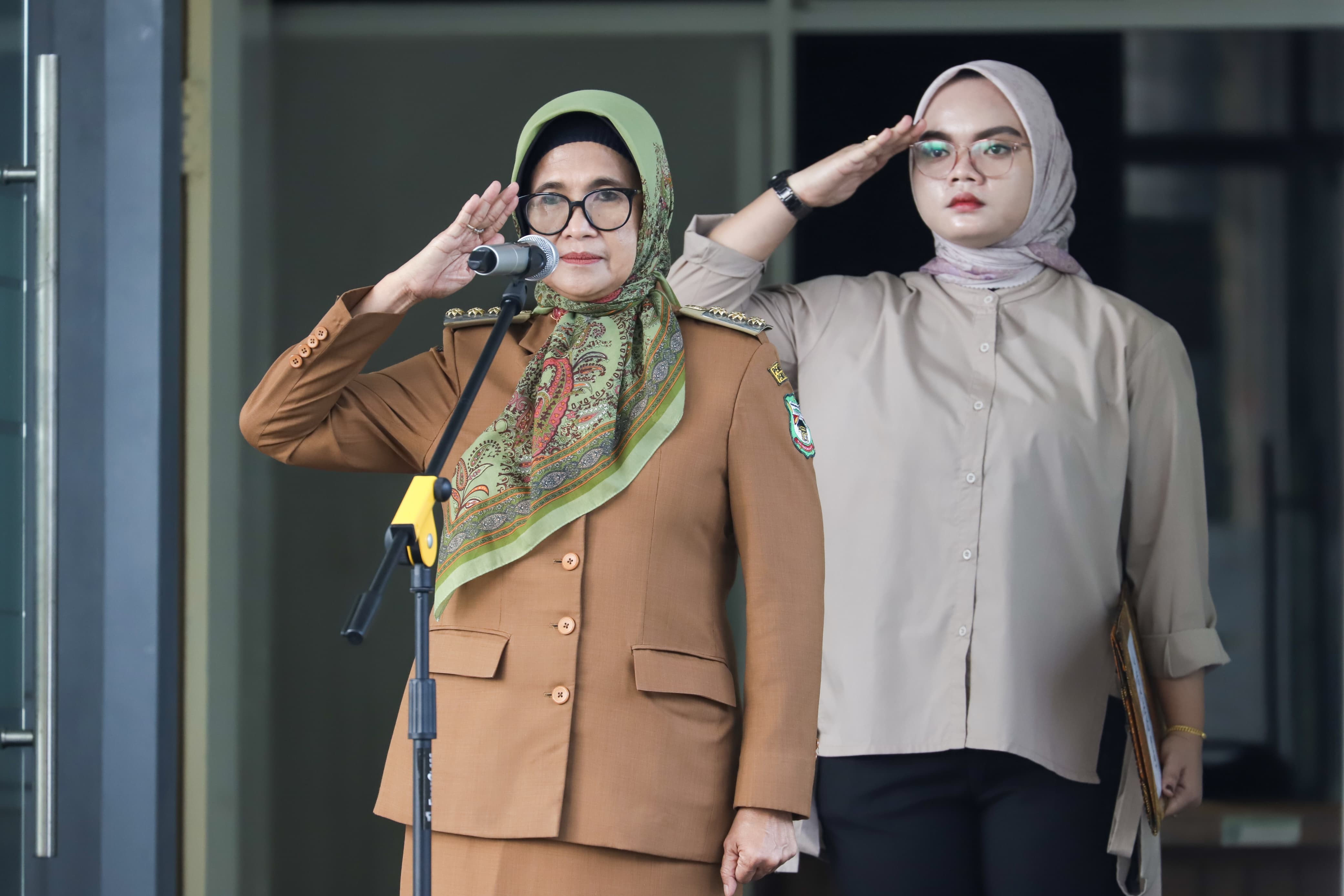 Wali Kota Pematangsiantar Susanti Dewayani memimpin apel pagi di Balai Kota.