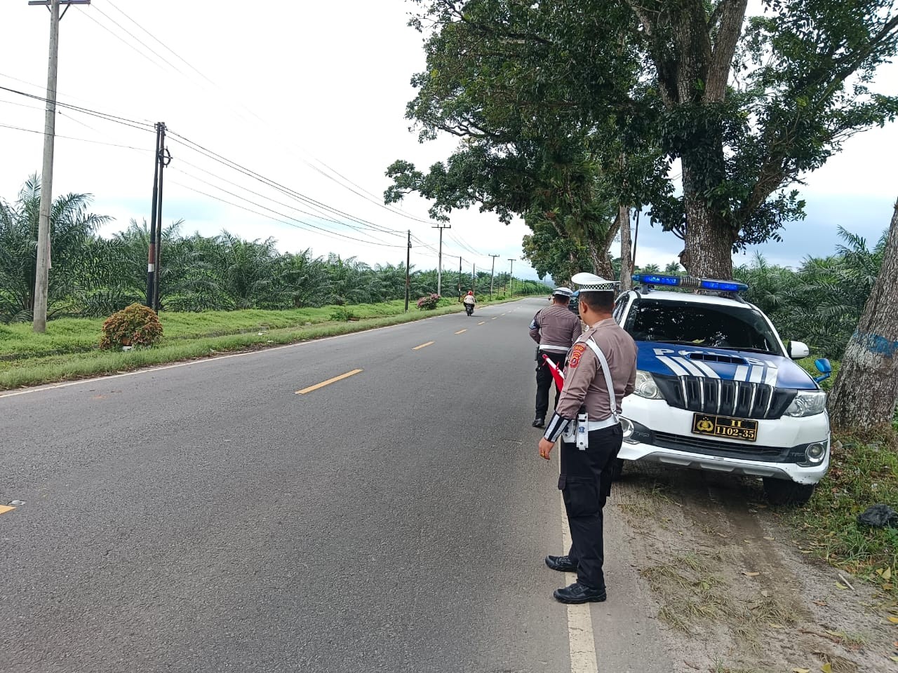 Patroli di jalur Pematangsiantar-Parapat.