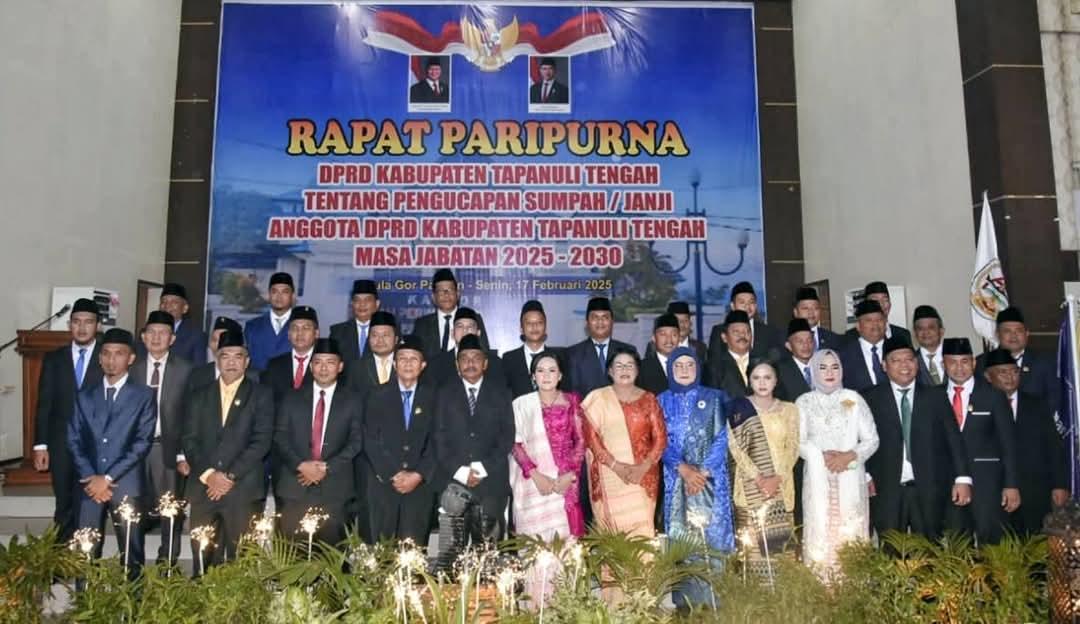 Sebanyak 35 Anggota DPRD Tapteng usai dilantik dan diambil sumpah janji. (Foto:Darwis Halawa)