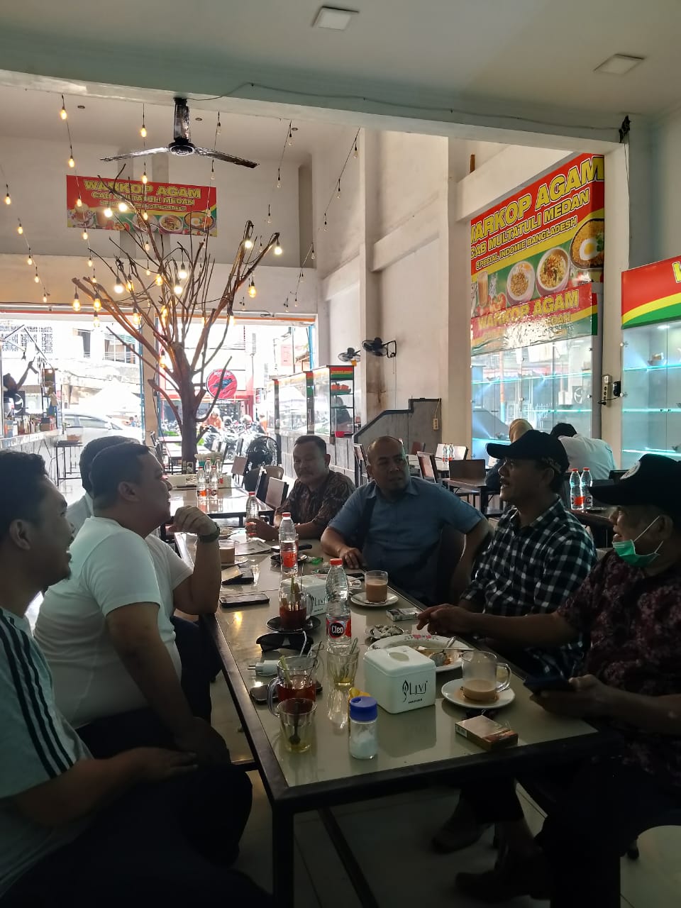 Senior Manager Hukum dan Humas PT Pelindo Regional 1, Fadillah Hariyono, menggelar pertemuan dengan PWRI Kota Tanjungbalai, Senin (27/2/2025), di Warung Kopi Ag