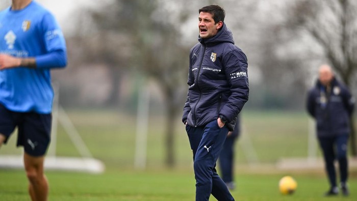 Cristian Chivu telah resmi menjadi pelatih kepada Parma.