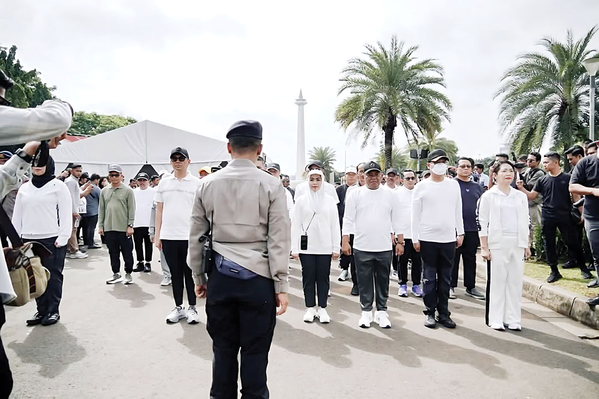 Para kepala daerah terpilih mengikuti gladi di kawasan Monas Jakarta.