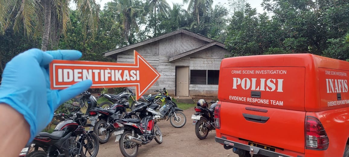 Olah TKP di rumah kontrakan korban.