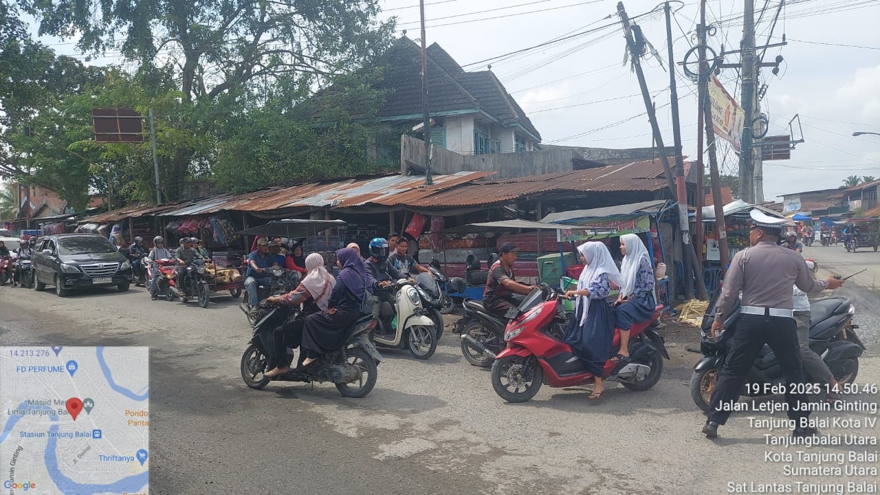 Polres Tanjungbalai rutin melaksanakan patroli sore untuk mengurai kemacetan arus lalu lintas.