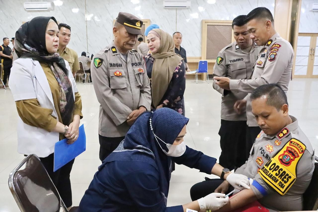 Polres Padangsidimpuan melaksanakan pemeriksaan kesehatan berkala bersama personil, Selasa (18/2/2025).