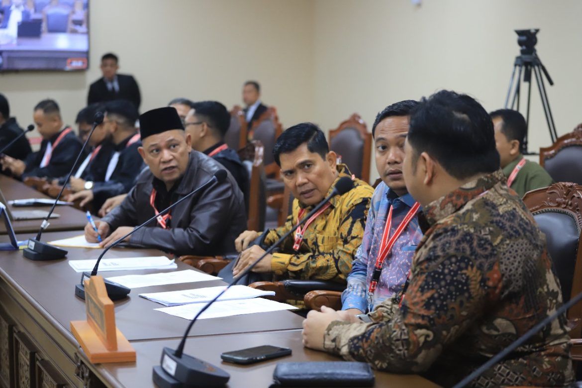 Bawaslu Sumut dan jajaran menghadiri sidang pendahuluan di MK pada 8-16 Januari 2025.