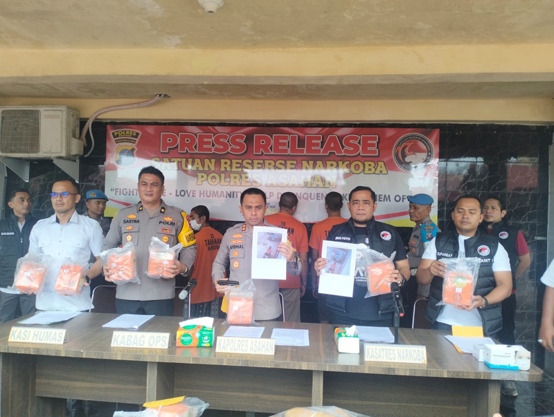 Kapolres Asahan AKBP Afdhal Junaidi saat pengungkapan tangkapan 10 Kg sabu-sabu.