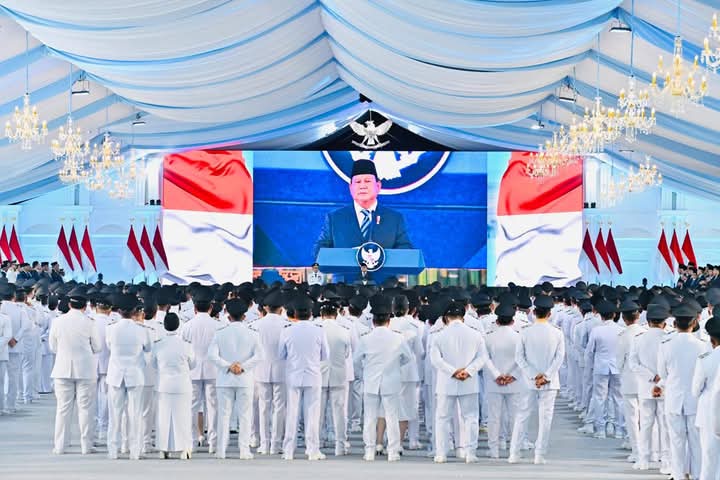 Acara pelantikan kepala daerah secara serentak.