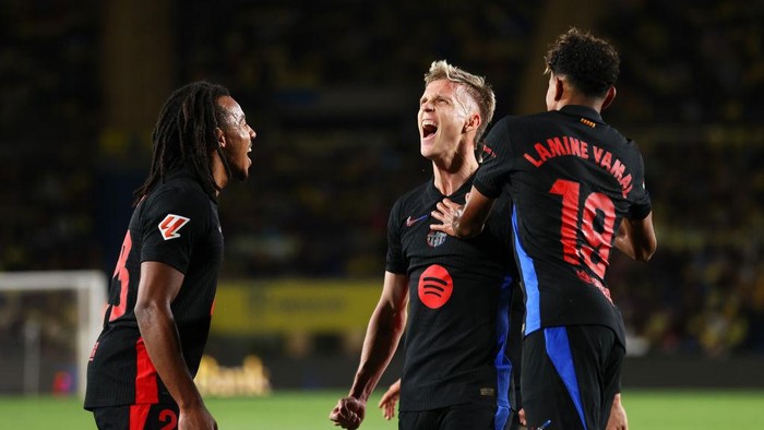 Pemain Barcelona rayakan gol.