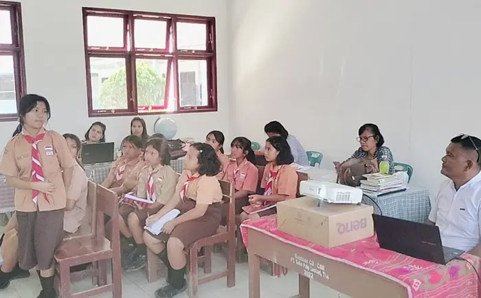 Pelatihan Aksara Batak dilaksanakan di sekolah.
