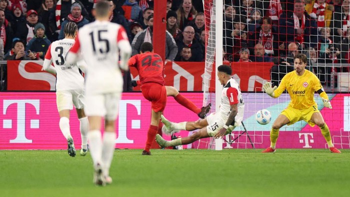Bermain di Allianz Arena, Minggu (23/2/2025), Bayern sempat mendapat perlawanan ketat dari Frankfurt di awal laga.