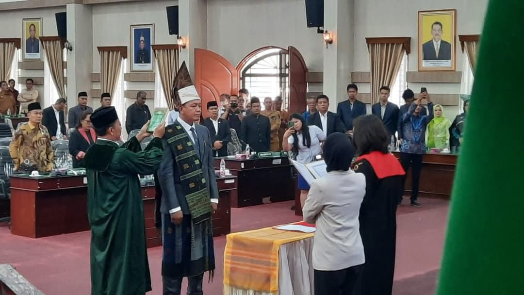 Pelantikan Sugiarto menjadi Ketua DPRD Simalungun.