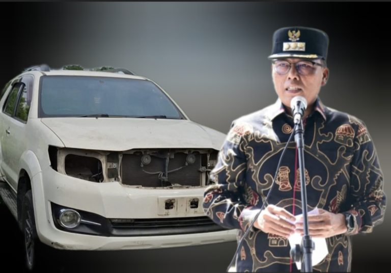Mantan Pj Bupati Tapteng dan mobil dinas yang diduga sengaja dipreteli oleh oknum DPRD.