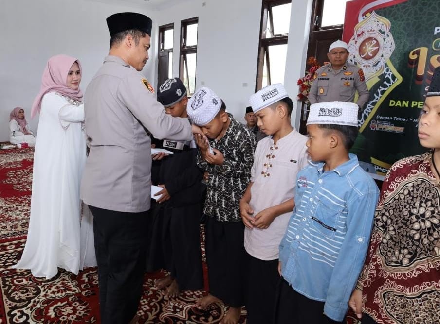 Polres Tapanuli Selatan (Tapsel) menggelar syukuran peresmian Gedung Sentra Pelayanan Kepolisian Terpadu (SPKT) yang dirangkai dengan peringatan Isra Mikraj 1446 H, Senin (24/2/2025).
