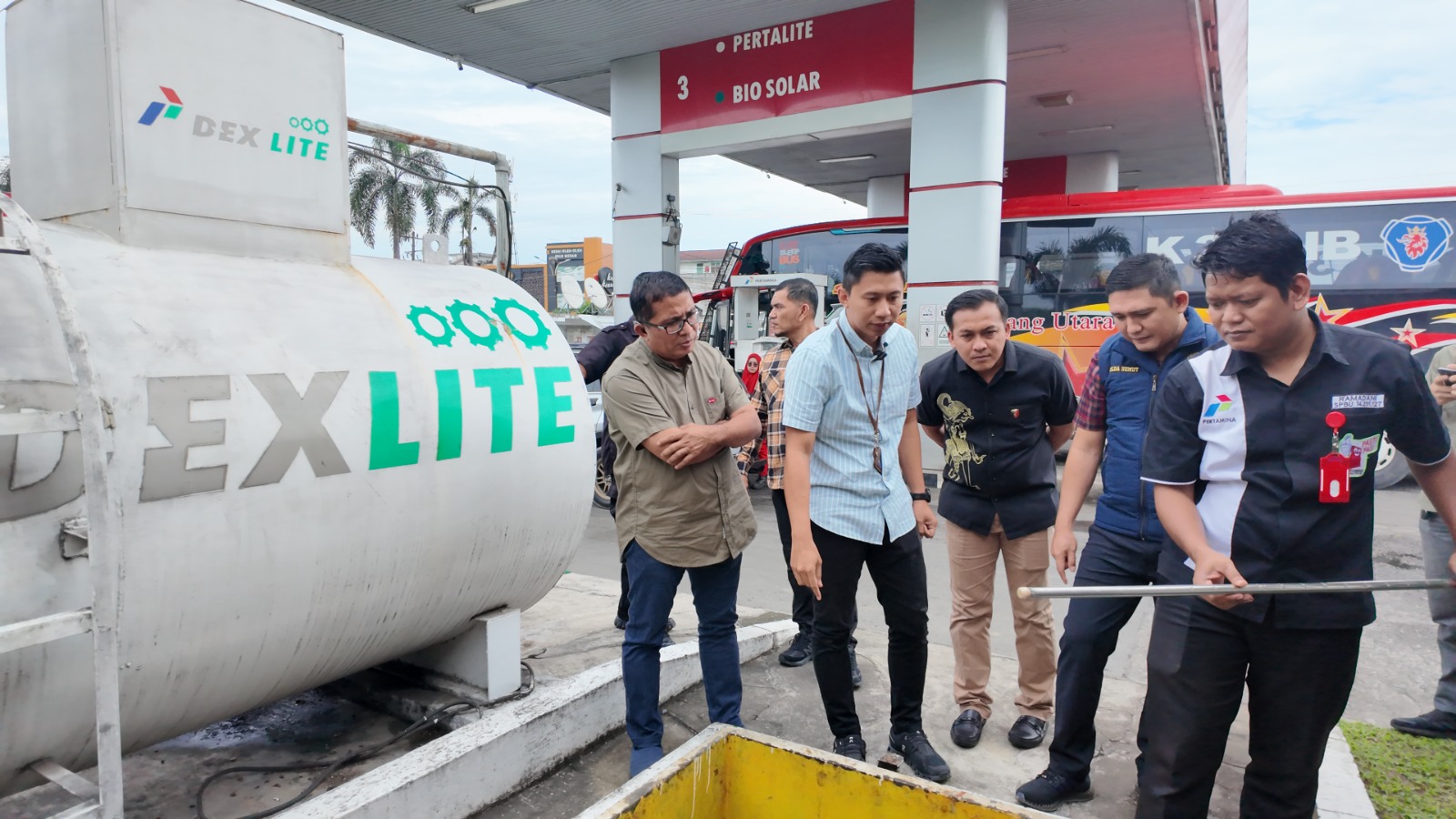 Tipiter Dit Reskrimsus Polda Sumatera Utara (Sumut) bersama Pertamina Patra Niaga Regional Sumbagut monitoring  ketersediaan stok bahan bakar minyak (BBM) di SPBU Medan Amplas.