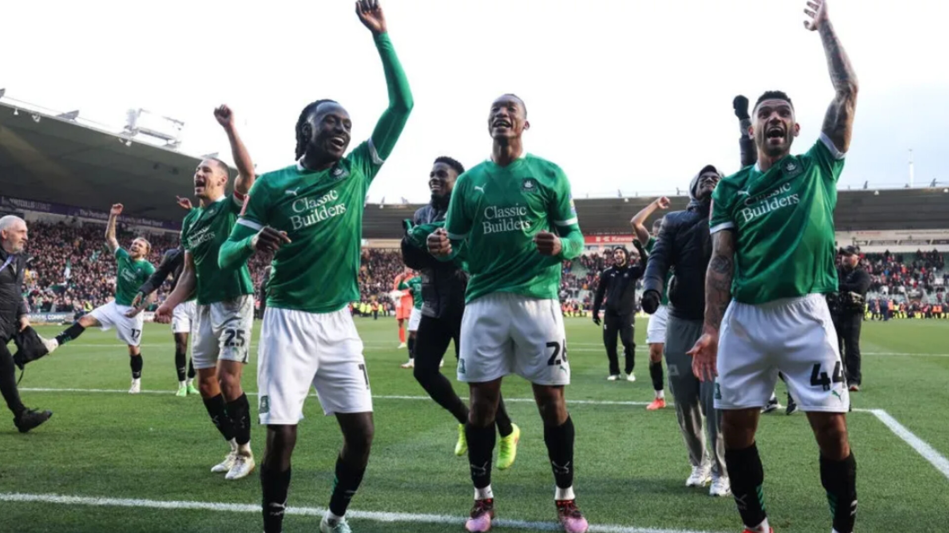 Plymouth rayakan kemenangan usai singkirkan Liverpool.