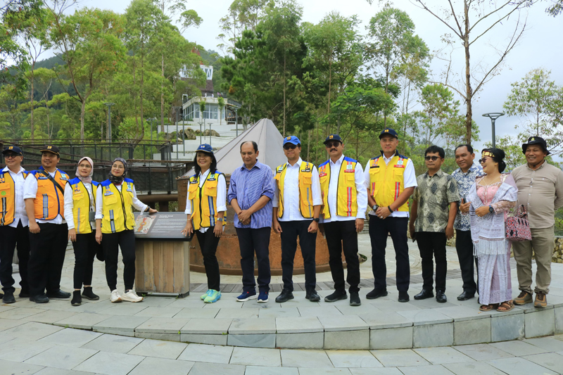 Kunker Wakil Menteri Pekerjaan Umum (PU) RI Ir Diana Kusumastuti, beserta rombongan di Samosir.
