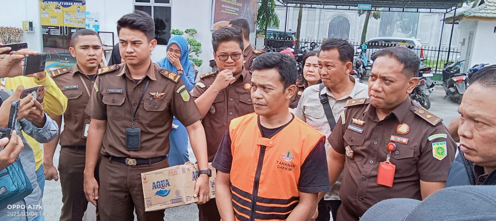 Tersangka dan barang bukti diserahkan ke Kejaksaan Negeri Asahan.