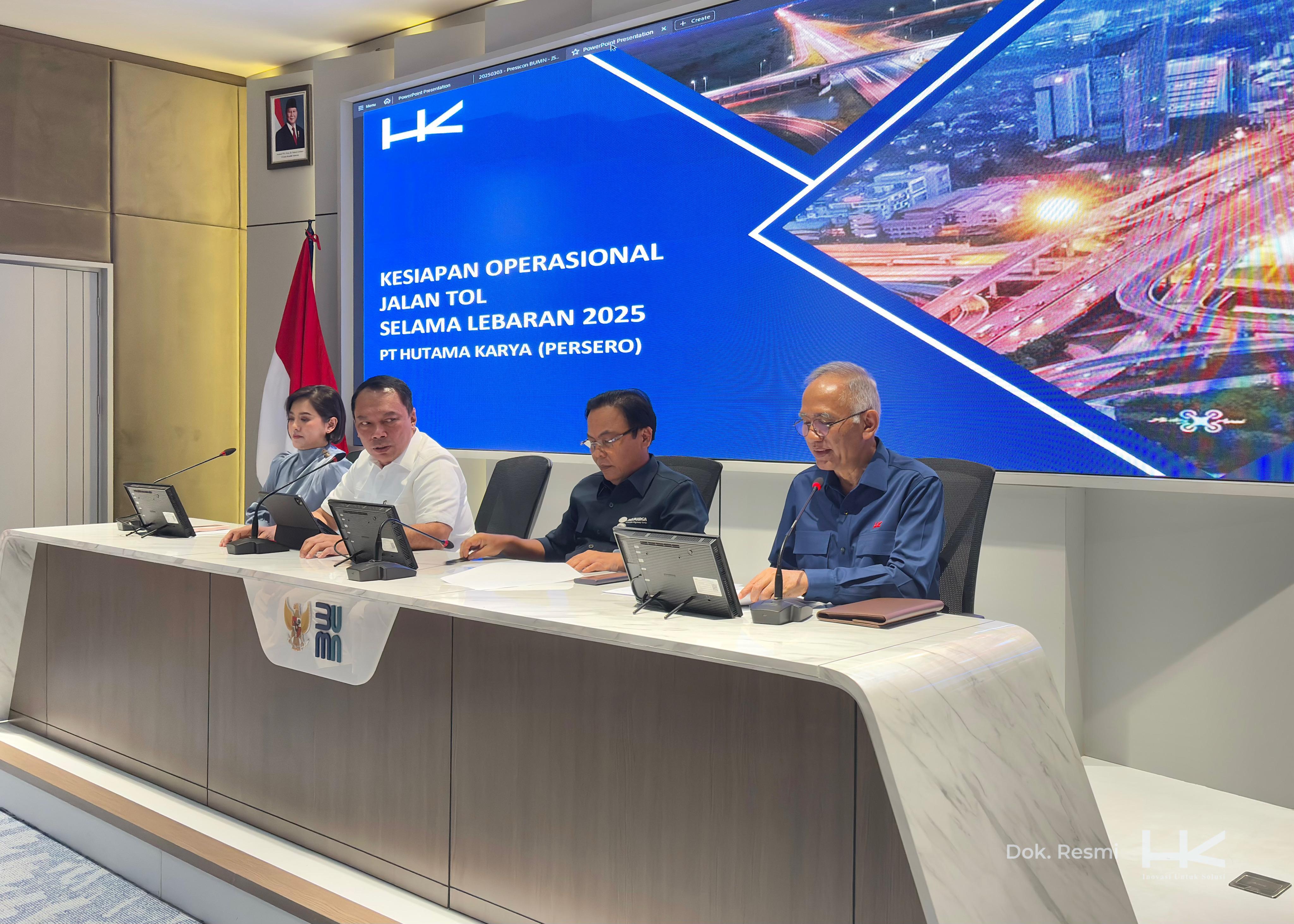 Direktur Utama Hutama Karya, Budi Harto saat temu pers kesiapan JTTS melayani arus mudik Lebaran.