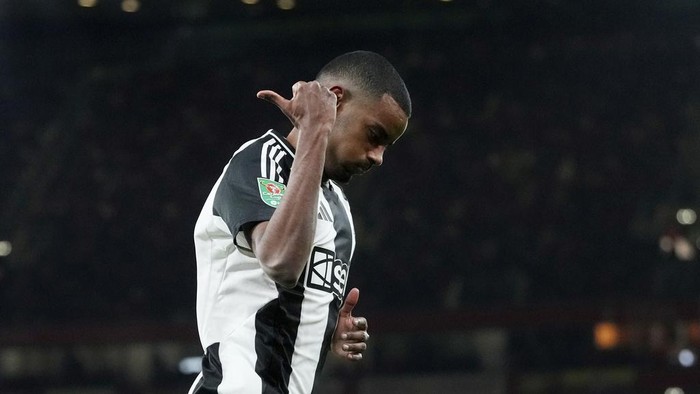 Paris Saint-Germain dikabarkan tertarik pada Alexander Isak.