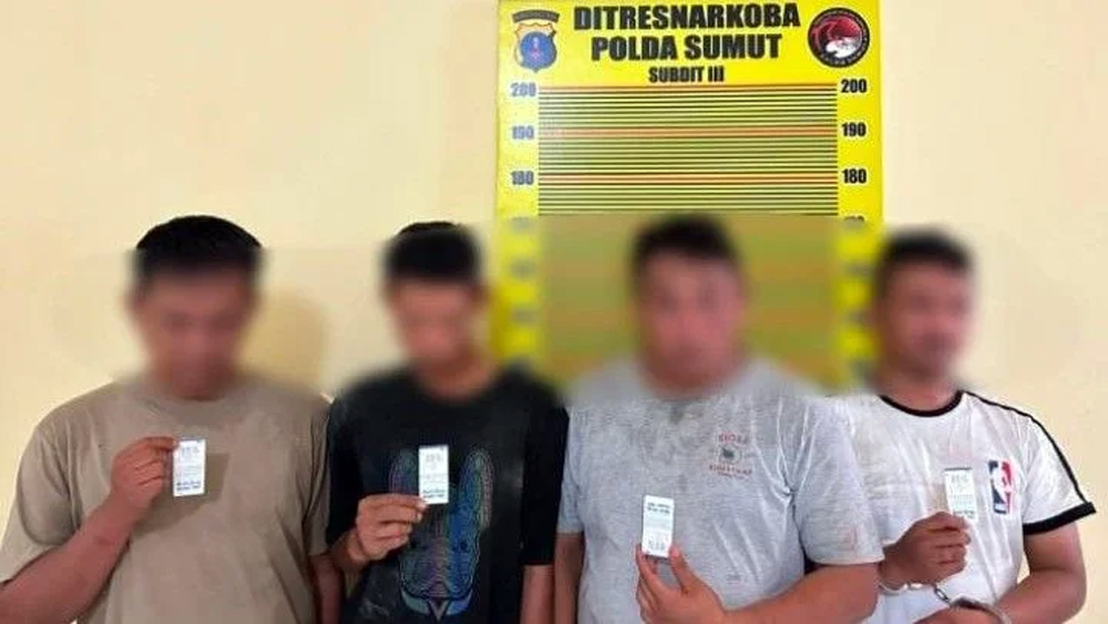 Empat tersangka dari jaringan besar peredaran narkoba diamankan di Polda Sumut.