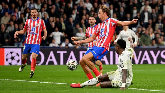 Atletico Madrid kalah 1-2 dari Real Madrid dalam duel leg pertama 16 besar Liga Champions musim ini.