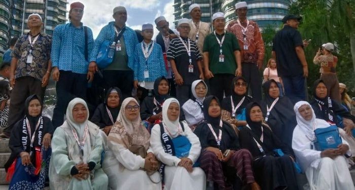 Jamaah umrah asal Kabupaten Mandailing Natal yang gagal berangkat ke Tanah Suci.