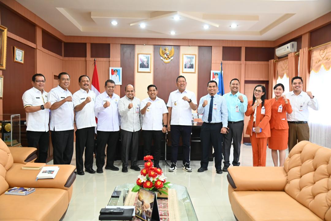 Wali Kota Sibolga Akhmad Syukri Nazry Penarik dan Wawako Sibolga Pantas Maruba Lumban Tobing menerima kunjungan Bank Sumut.