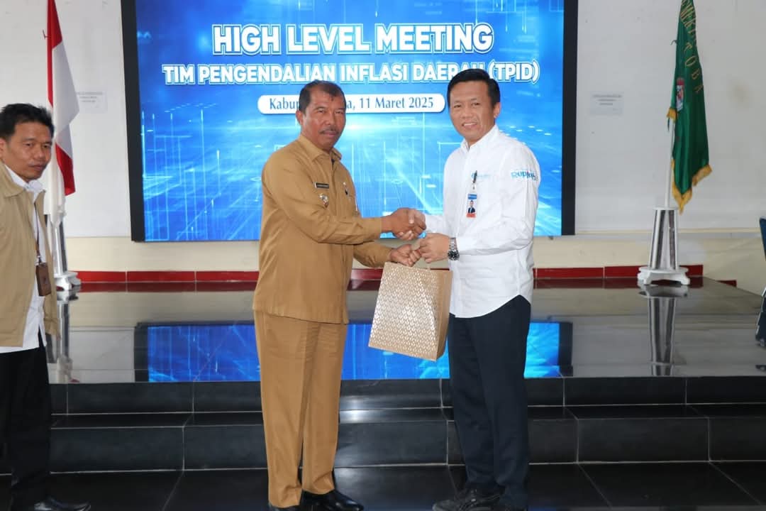 Pemkab Toba menggelar High Level Meeting (HLM) Tim Pengendalian Inflasi Daerah (TPID) untuk memastikan ketersediaan pasokan serta stabilitas harga bahan pangan pokok.