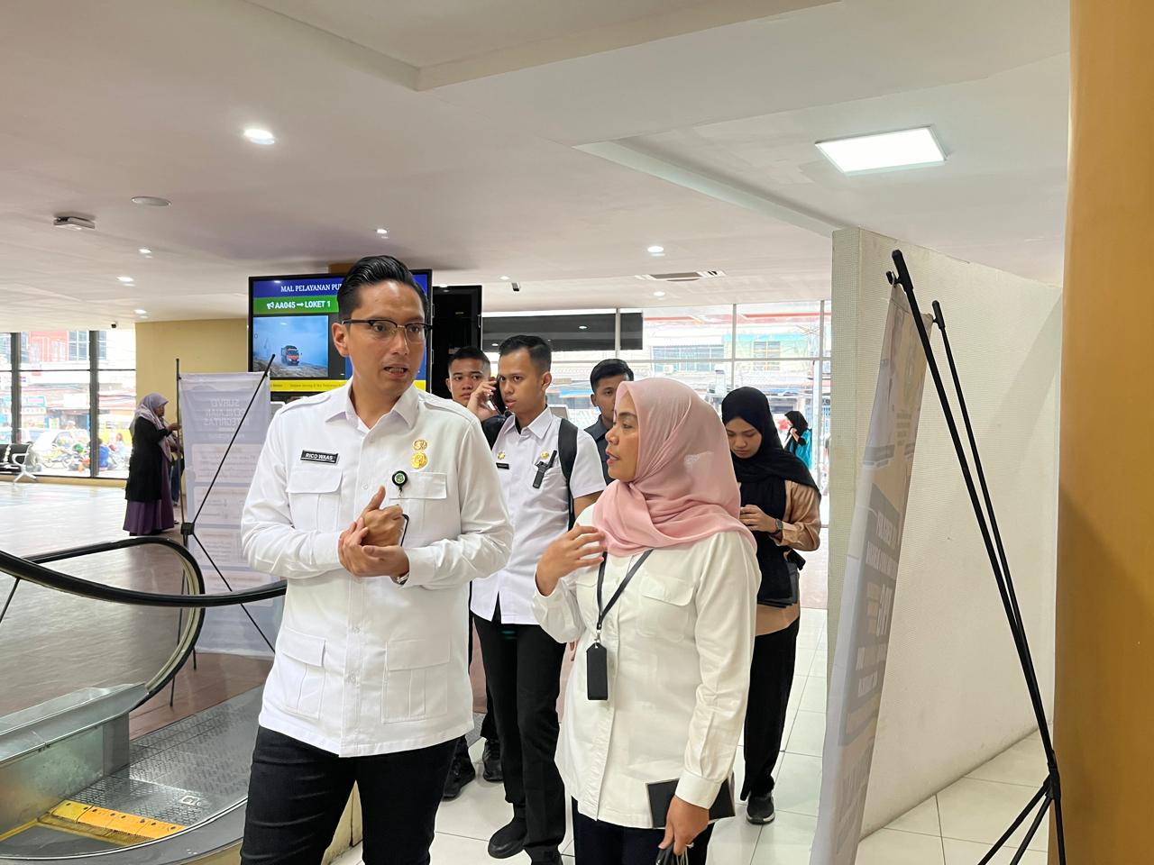 Wali Kota Medan Rico Waas melakukan sidak sekaligus tinjauan fasilitas di Mal Pelayanan Publik (MPP) di Jalan Iskandar Muda, Rabu (12/3/2025).