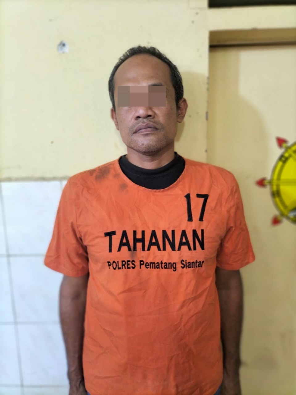DAT alias Doni (45), warga Perumahan Graha Sergai Indah, Kecamatan Sei Rampah, Serdang Bedagai diamankan polisi setelah aksinya terekam CCTV.