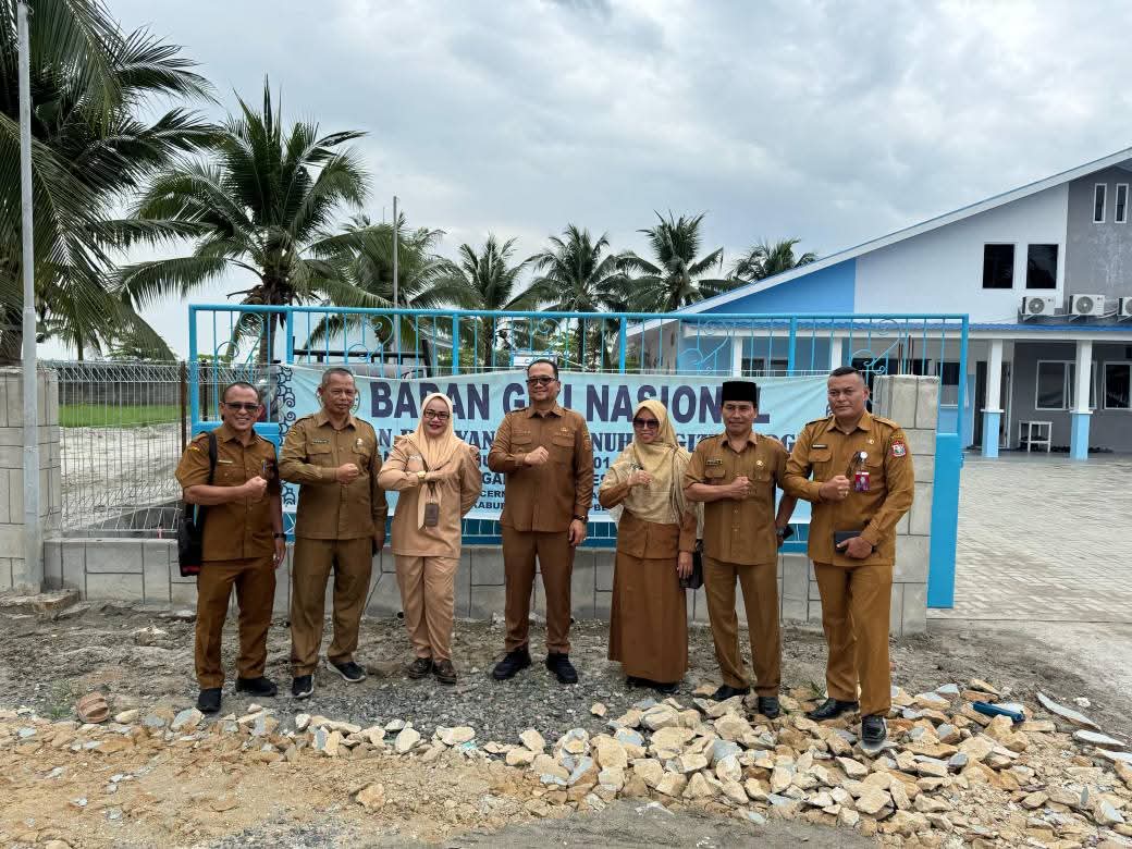 Wakil Wali Kota Tanjungbalai, Muhammad Fadly Abdina bersama rombongan mengunjungi dapur makan bergizi gratis di Serdang Bedagai.