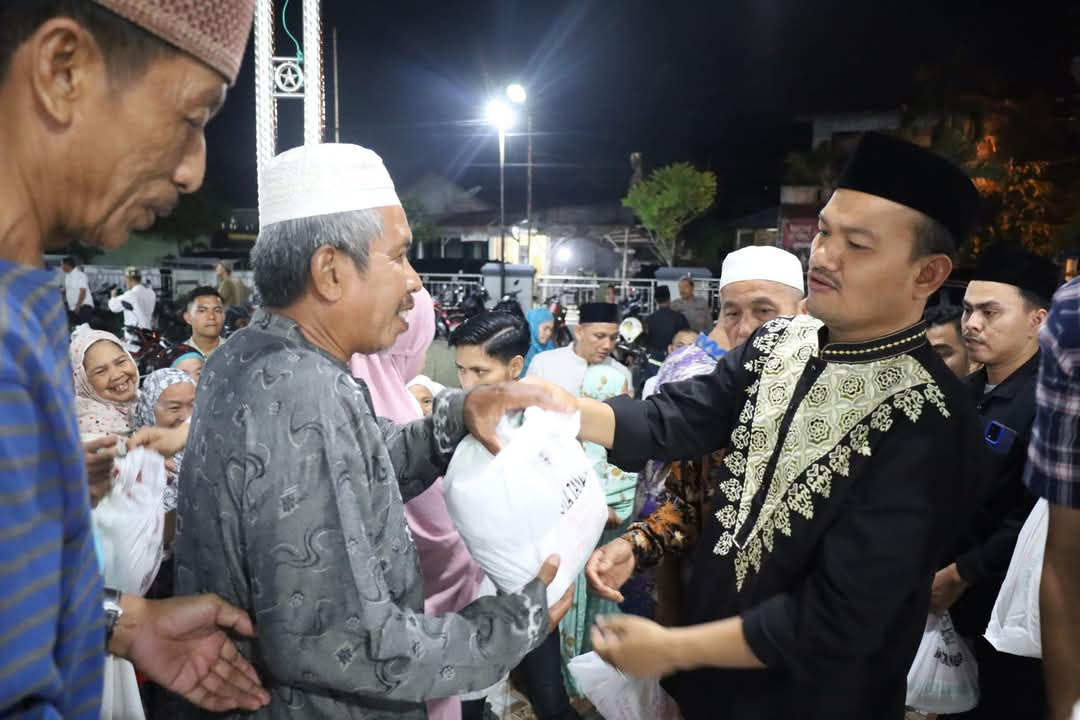 Wali Kota Tanjungbalai, Mahyaruddin Salim B bersama Wakil Wali Kota Muhammad Fadly Abdina melaksanakan Safari Ramadan.