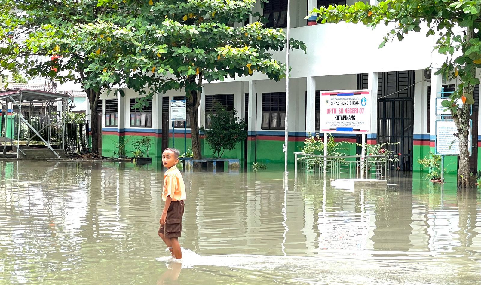 : Komplek SD O7 Kotapinang yang terendam setelah hujan turun.