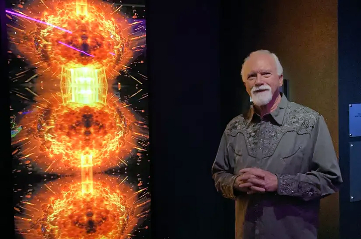 James Stanford di samping Spectre Fission.