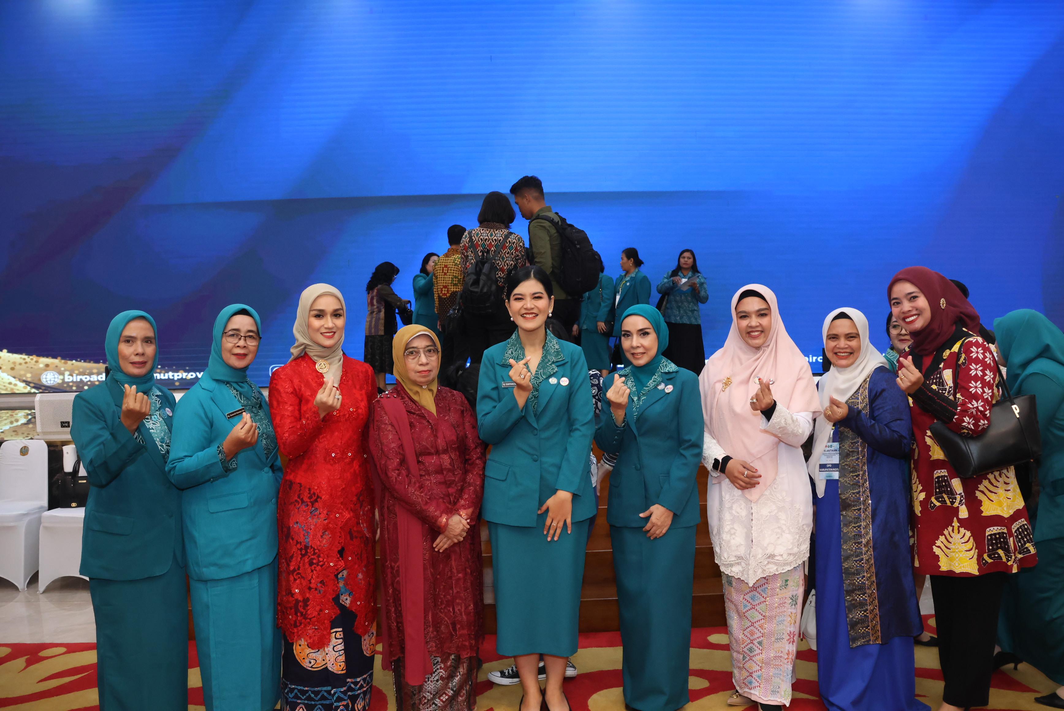 Ny. Murni Gus Irawan resmi dilantik sebagai Ketua TP PKK Tapanuli Selatan Periode 2025-2030 oleh Ketua TP PKK Sumut, Ny Kahiyang Ayu.
