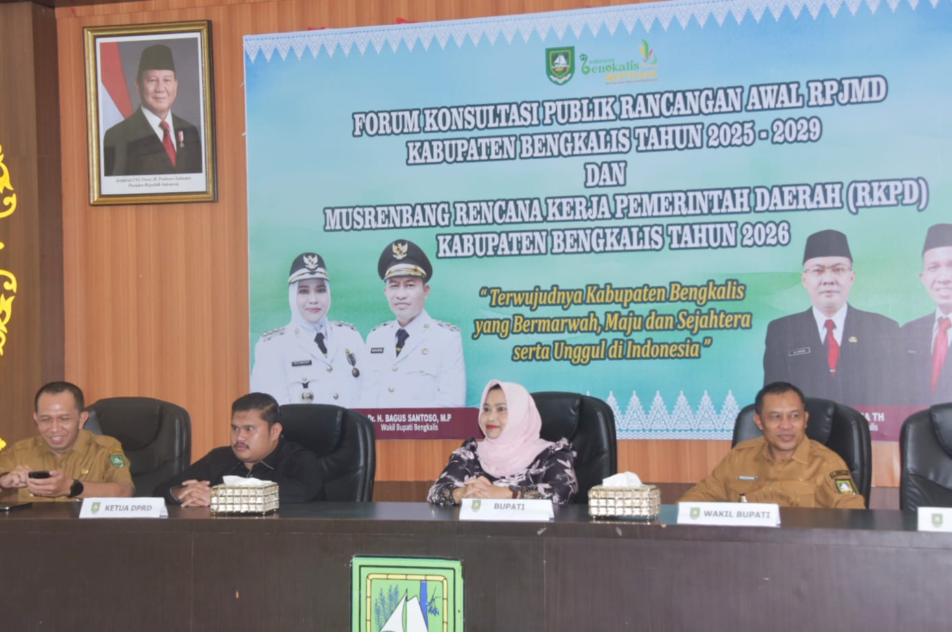 Bupati Kasmarni memimpin Musrembang RKPD 2026 Bengkalis di Balai Kerapatan Adat Wisma Sri Mahkota Bengkalis pada Senin (10/3),