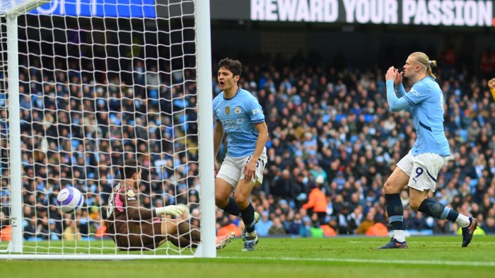 Bermain di Etihad Stadium, Sabtu (15/3/2025), City membuka skor lewat penalti Erling Haaland di menit ke-11.
