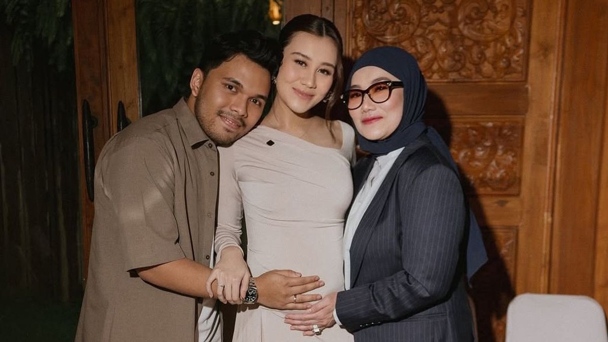 Reza Artamevia bersama Thariq Halilintar dan Aaliyah Massaid.