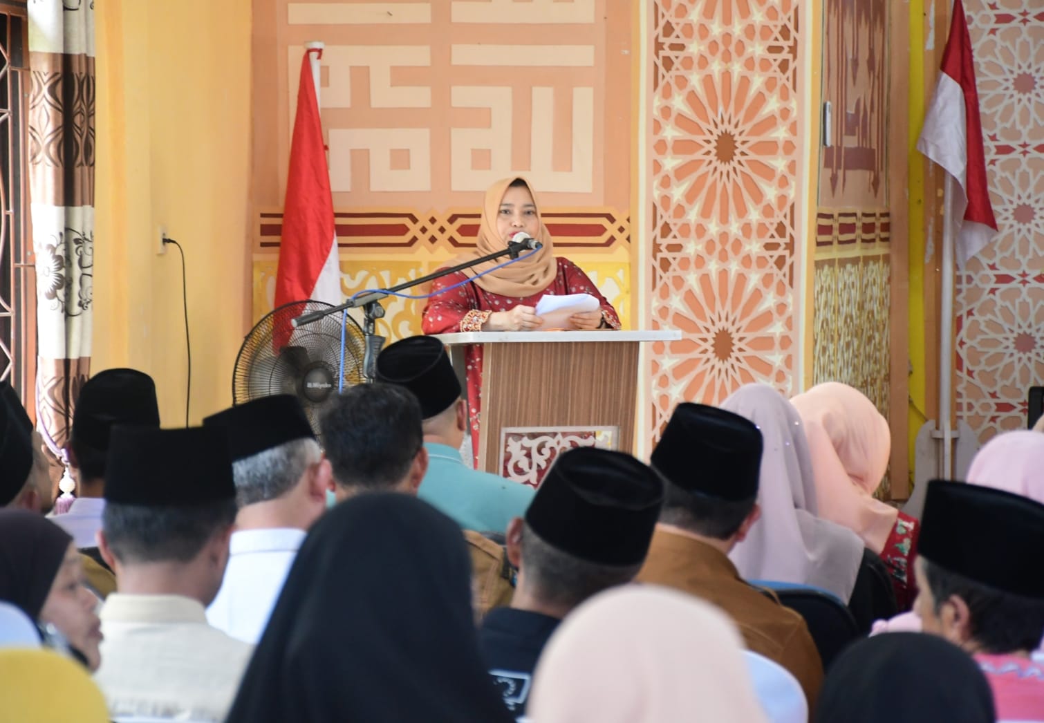 Bupati Bengkalis, Kasmarni, mempererat silaturahmi dengan masyarakat melalui Safari Ramadan di Kecamatan Bantan.