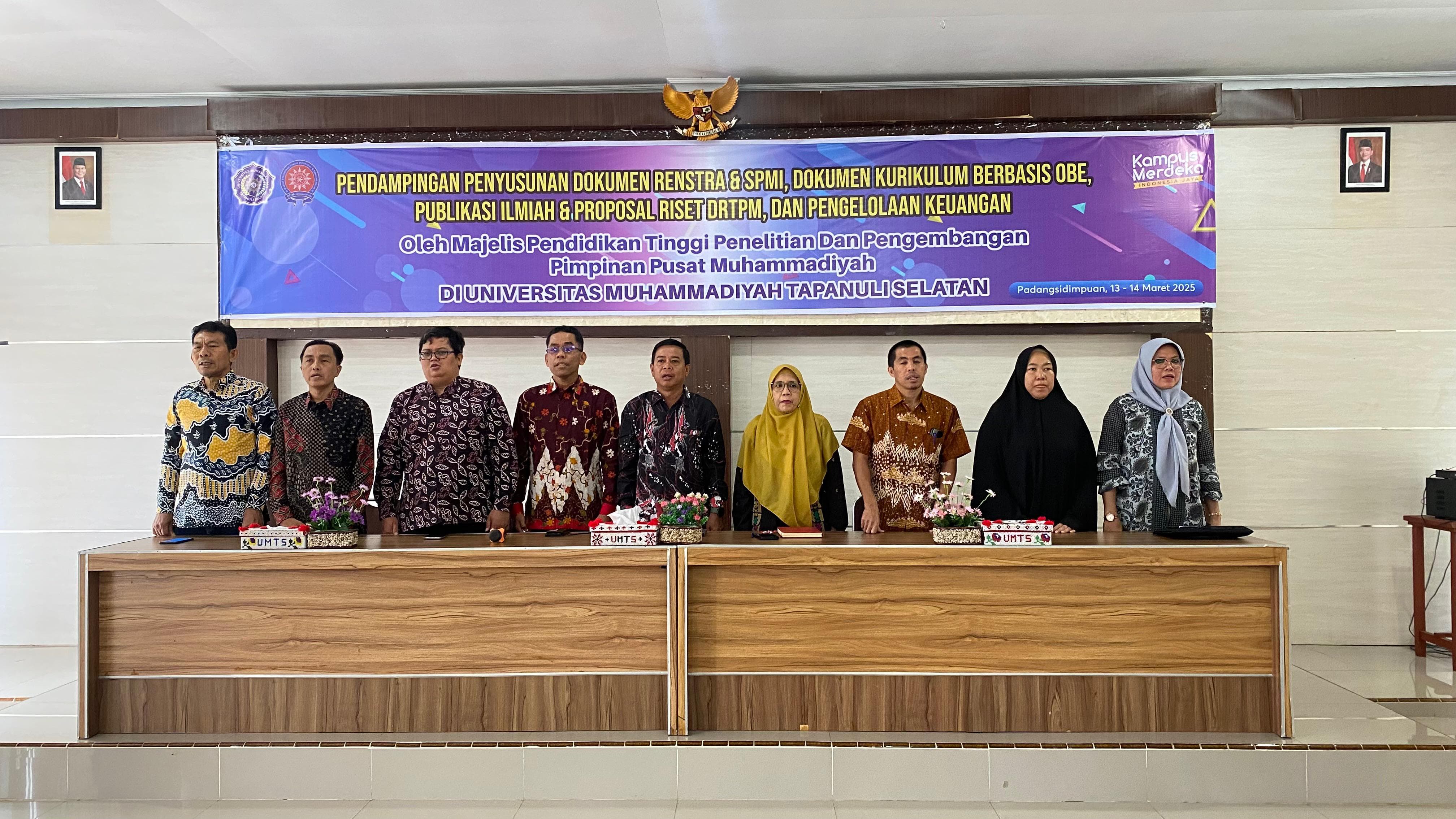 Rektor UMTS bersama tim dari PP Muhammadiyah dalam pembukaan pendampingan, Kamis (13/3/2025) di UMTS Kota Padangsidimpuan. (Ist)