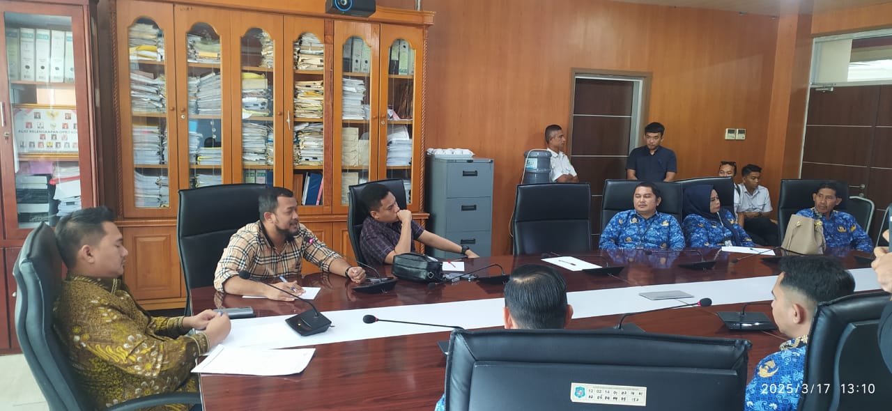 Suasana RDP Komisi I dengan Camat Medan Kota, Ian Raja Andos Lubis beserta jajaran pada Senin, 17 Maret 2025.