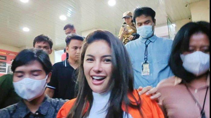 Nikita Mirzani ultah di tahanan.
